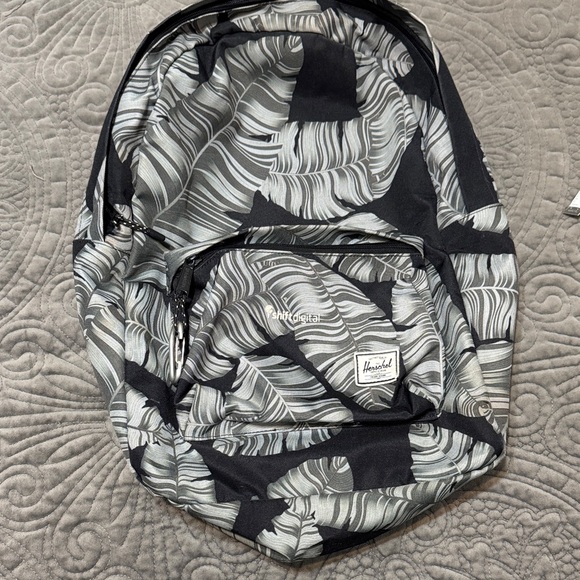 grey and white herschel backpack Supply Co. Retreat in Light Crosshatch/Grey providing ample storage space with a capacity of around 25 liters Herschel Little America Laptop Backpack,